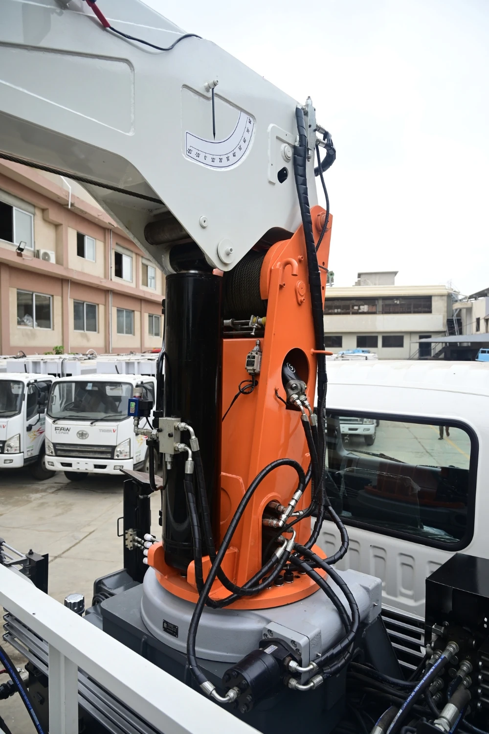 MTC hydraulic boom detail